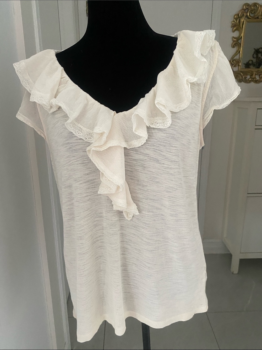 Ralph Lauren Cream/White Short sleeves top w Ruffle Collar V-Neck Size X-Large